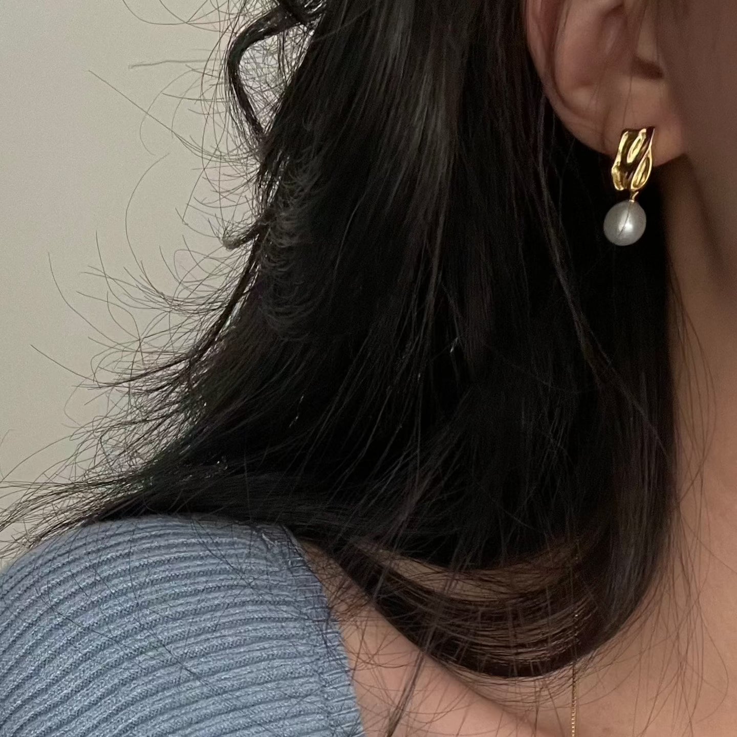 9-10mm White Freshwater Pearl Metal Drop Earrings