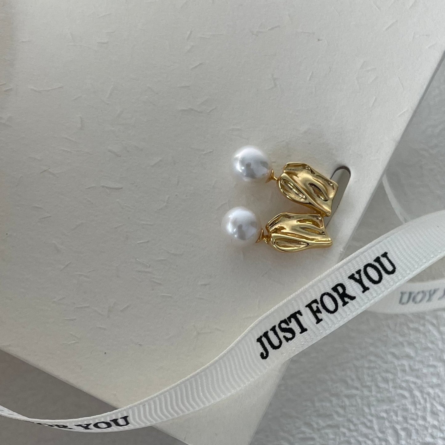 9-10mm White Freshwater Pearl Metal Drop Earrings