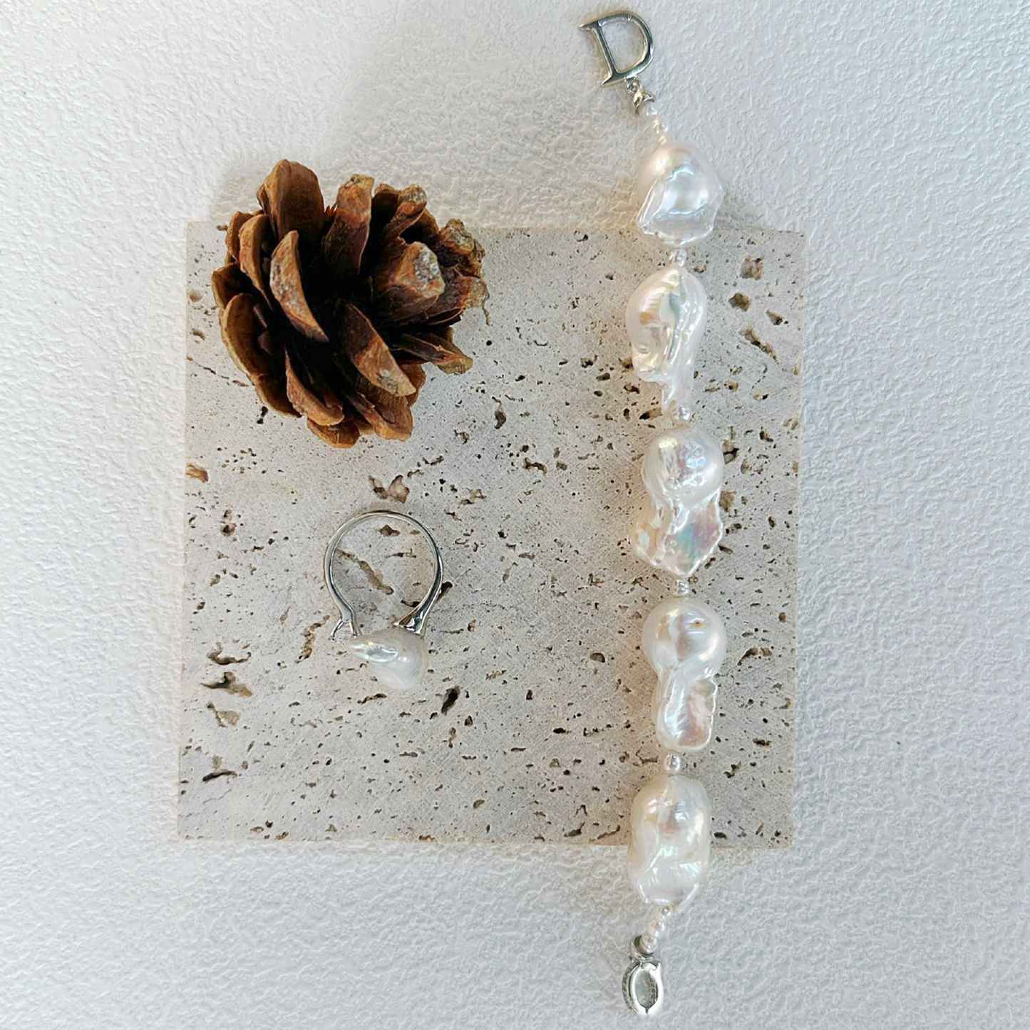 22-24mm White Freshwater Baroque Pearl 'Unpolished Light' Bracelet