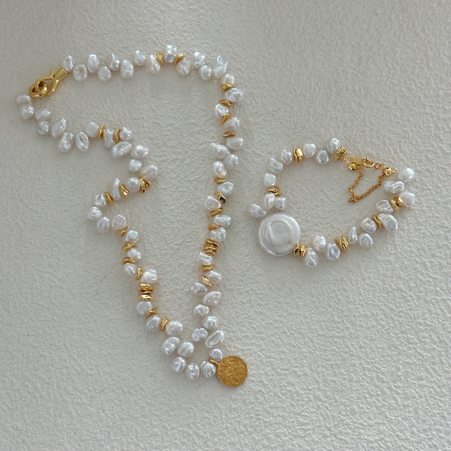 8-10mm Natural Saltwater Keshi Pearl Gold Medal Necklace