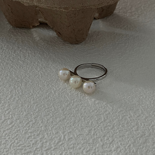 White Freshwater Pearl 'Balanced Energy' Silver Ring