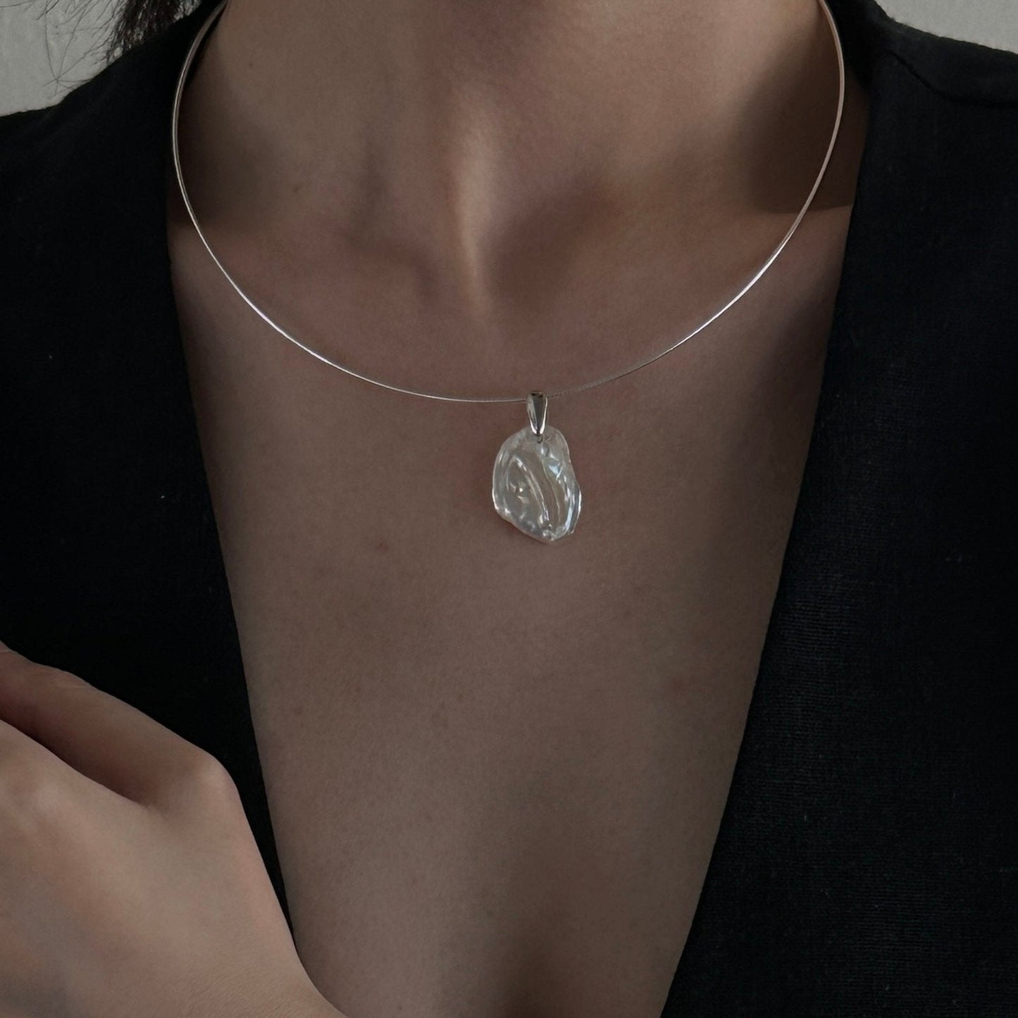 20-22mm Petal-Shaped Baroque Freshwater Pearl Silver Choker