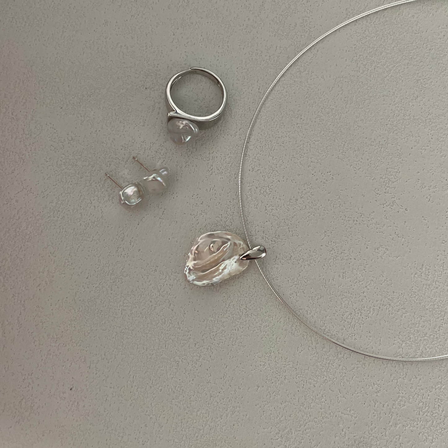 20-22mm Petal-Shaped Baroque Freshwater Pearl Silver Choker