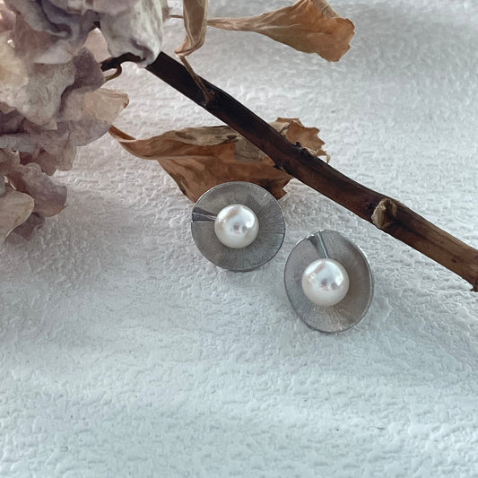 6-8mm White Freshwater Pearl Silver Shell 'Embrace Of The Ocean' Earrings