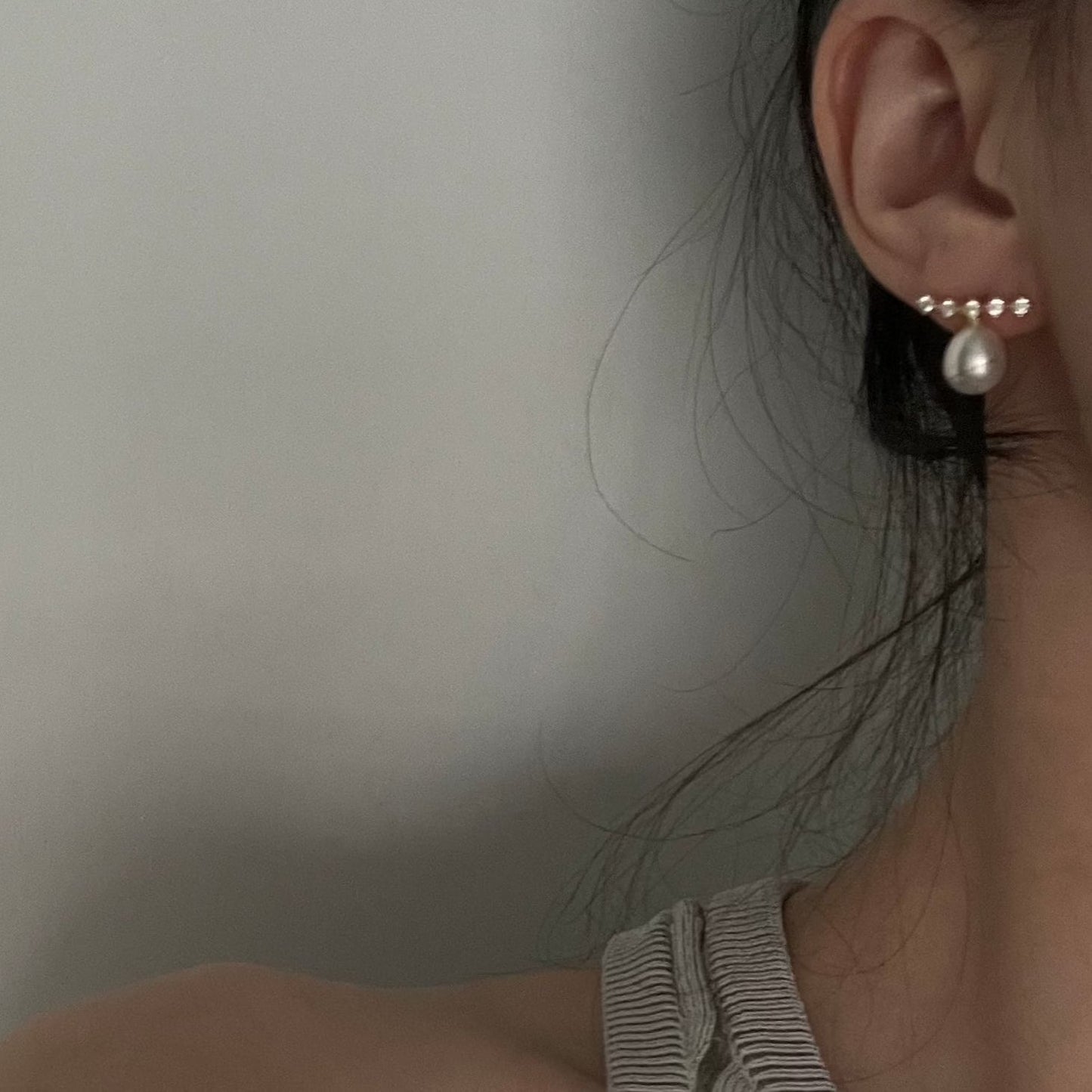 7-9mm Drop-Shaped Freshwater Pearl Round Horizontal Zirconia Earrings
