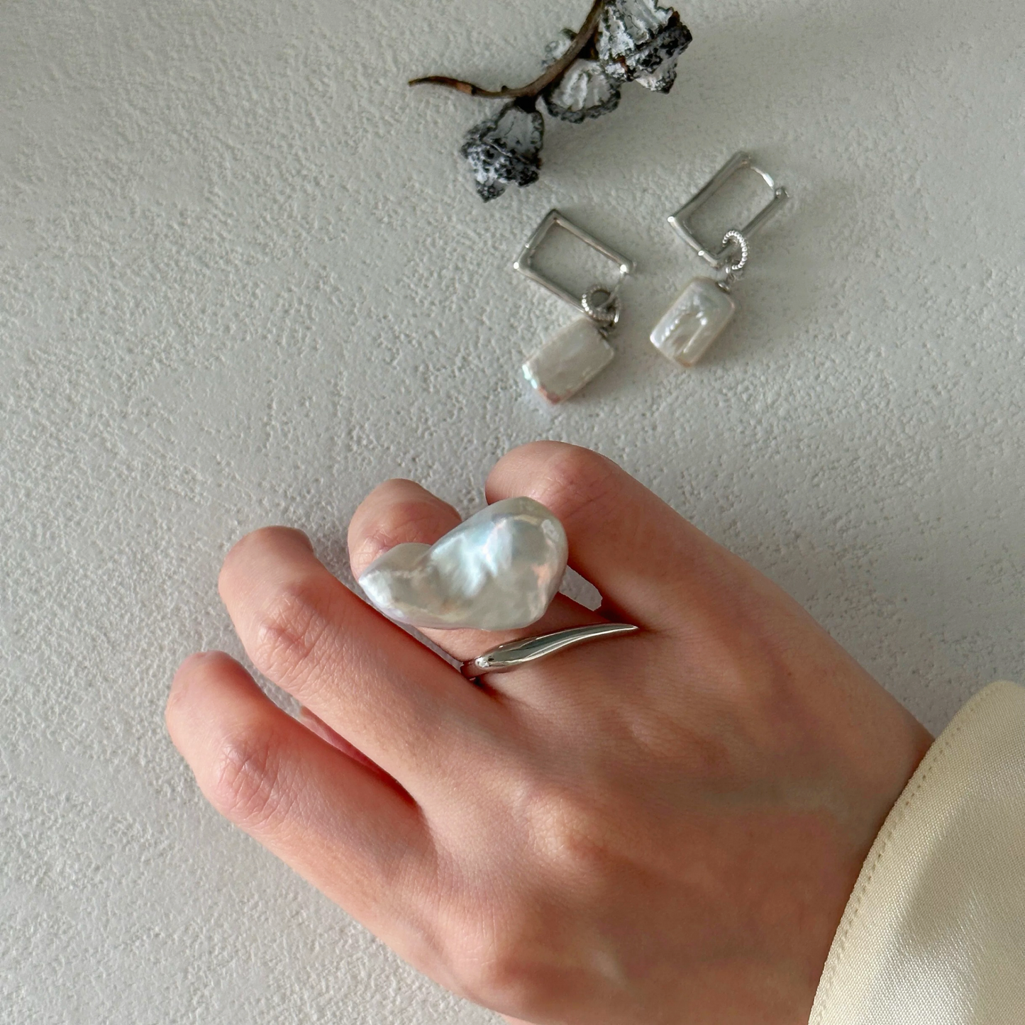 Cool White Freshwater Baroque Dagger-Style Setting Ring